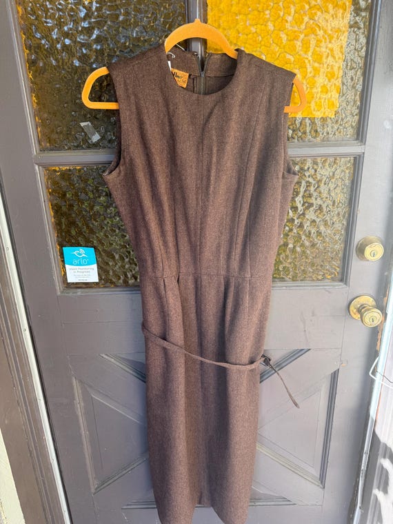 1960s Elegant Brown wool Sleeveless Dress
