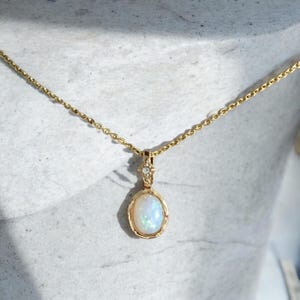 Delicate gold chain with opal pendant made of 18-karat gold-plated stainless steel, minimalist necklace for him and her in vintage style
