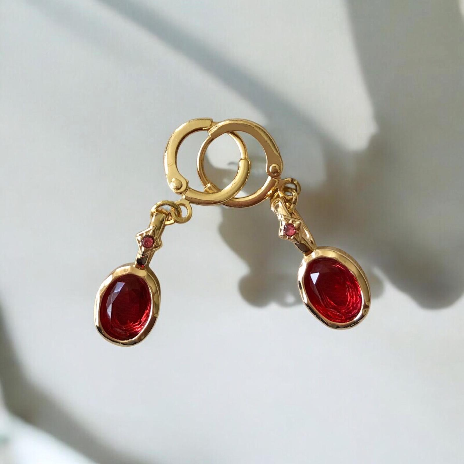 Boucles D'oreilles En Or 18 Carats - 5,5 Grammes - Serti D'une Pierre Rouge - Occasion