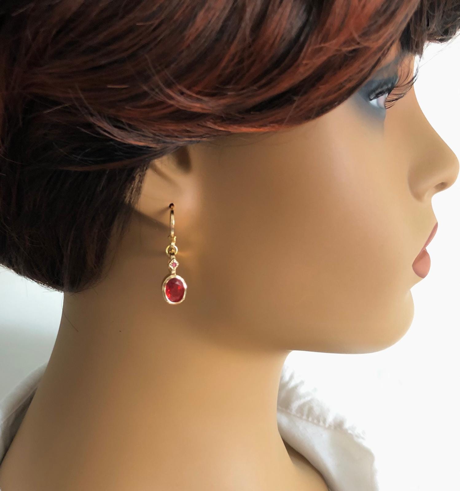 Boucles D'oreilles En OR 18 Carats - 5,5g, Serties D'une Pierre Rouge, Occasion (voir état)