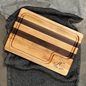 Personalized Cutting Board in Maple and Walnut Wood