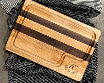 Personalized Cutting Board in Maple and Walnut Wood