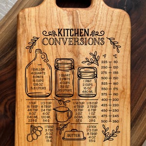 Planche à découper personnalisée pour la conversion de la cuisine, planche à charcuterie en érable personnalisée avec tableau de conversion des mesures pour la cuisine. Cadeau idéal pour la cuisine