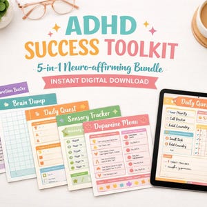 Op de afbeelding: Een afbeelding van een ADHD Success Toolkit. De afbeelding toont een tablet met een "Daily Quest" checklist, samen met kleurrijke afdrukbare vellen voor executieve functies, brain dumping, sensorische tracking en een dopamine menu. De tekst luidt "ADHD SUCCESS TOOLKIT".