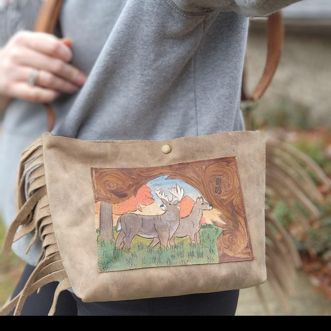 Whitetail deer crossbody with adjustable strap - Thumbnail 3