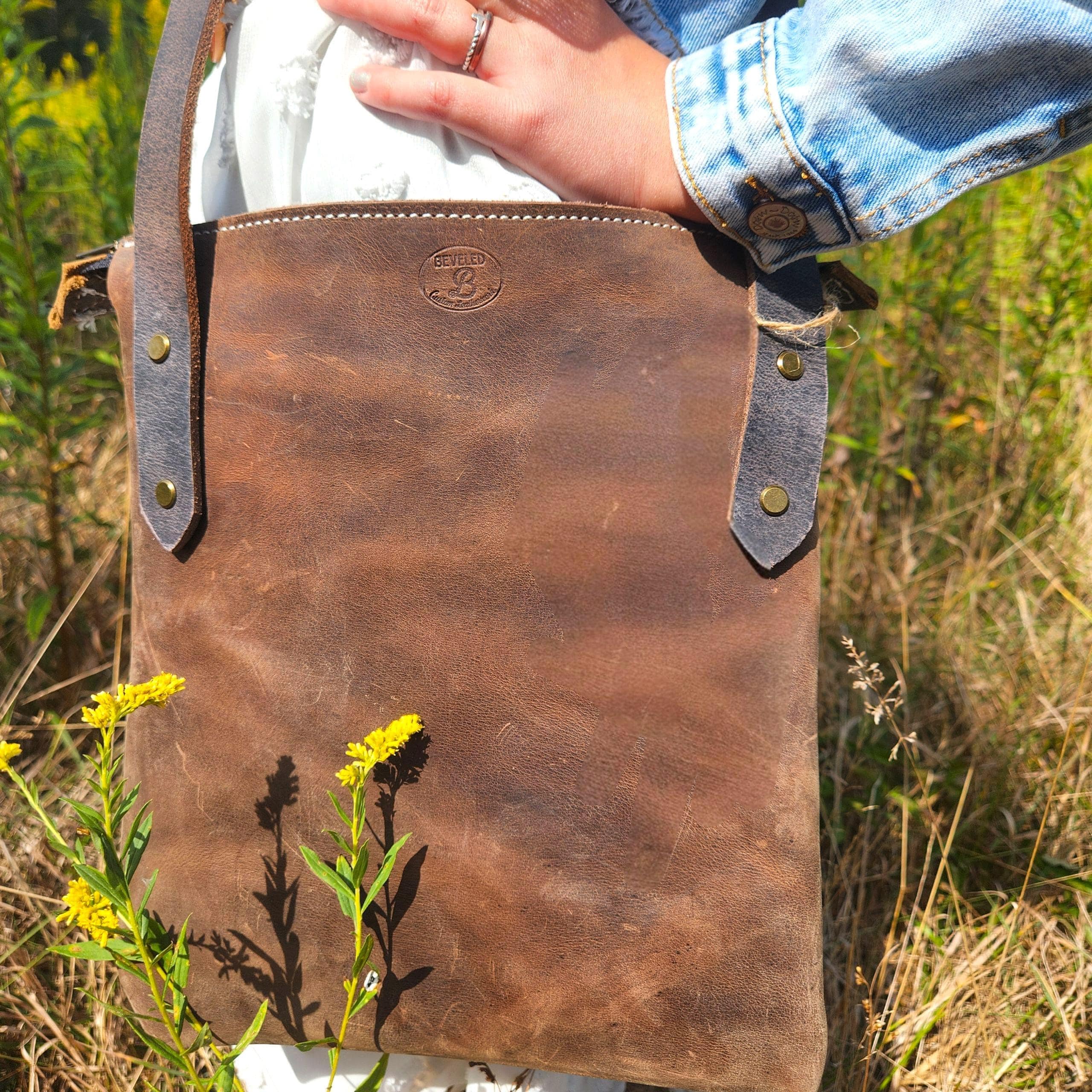 Jean & Lynn Crossbody- handmade leather crossbody purse - Thumbnail 2