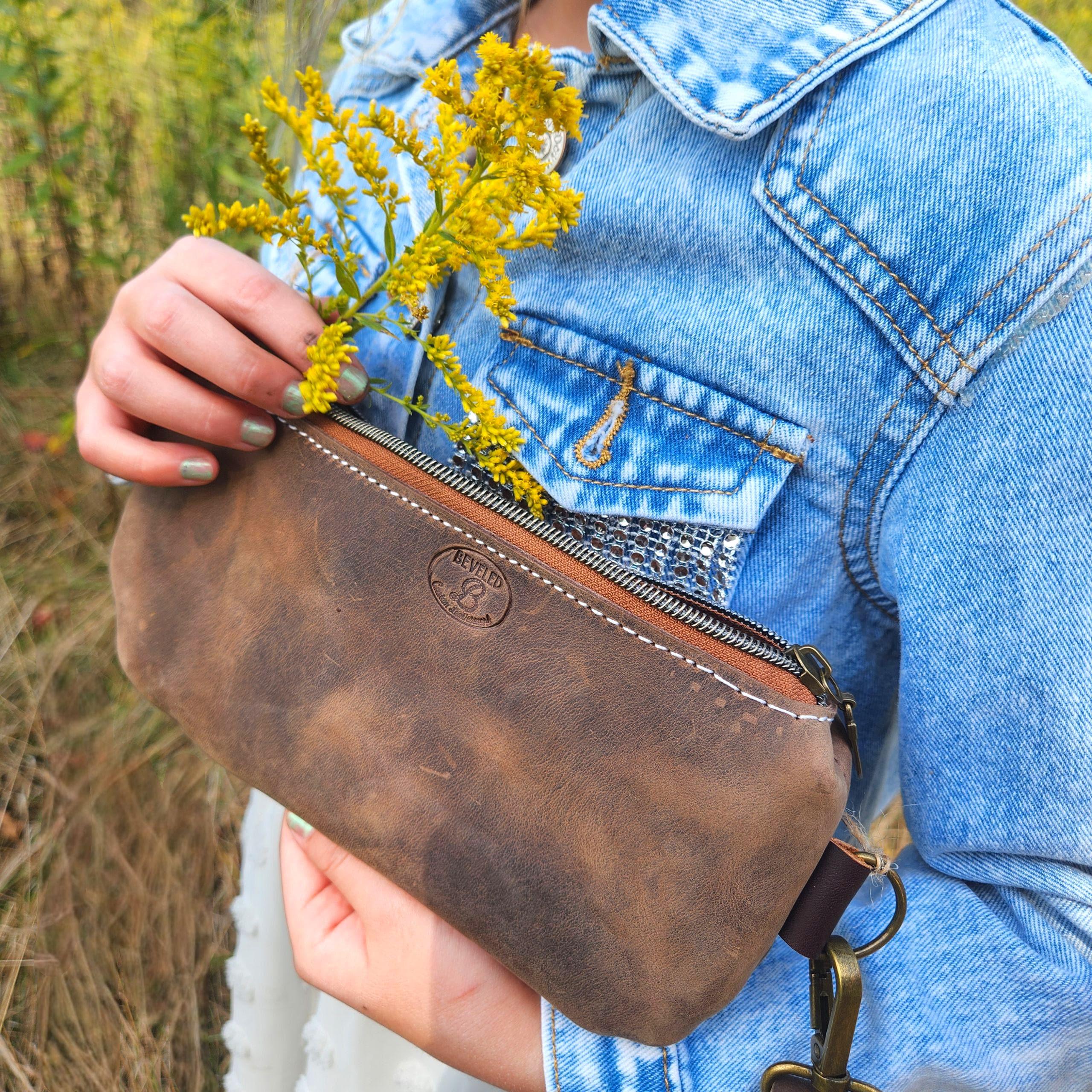 The BE wristlet- handmade leather wristlet. Perfect for an evening bag or use as a wallet & pair with a tote! - Thumbnail 3