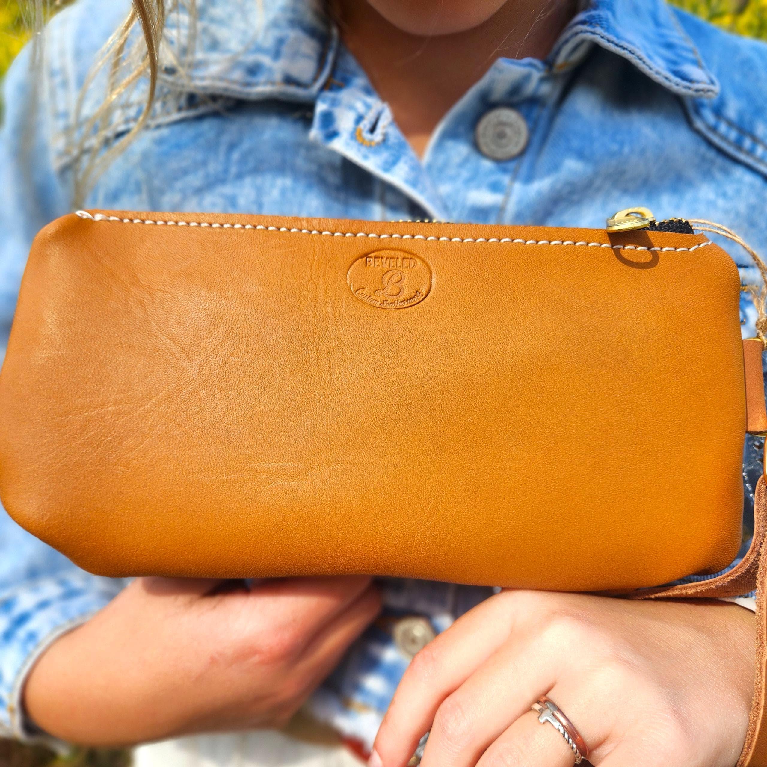 The BE wristlet- handmade leather wristlet. Perfect for an evening bag or use as a wallet & pair with a tote! - Thumbnail 2