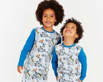 Kinder- und Baby-Pyjama-Set aus 100 % Bio-Baumwolljersey mit Fahreraufdruck, passende Jungen-Nachtwäsche, nachhaltige Premium-Nachtwäsche, 1–10 Jahre