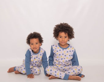 Kinder- und Baby-Pyjama-Set aus 100 % Bio-Baumwolljersey mit leuchtenden Sternen, passende Jungen-Nachtwäsche, nachhaltige Premium-Nachtwäsche, 1–8 Jahre