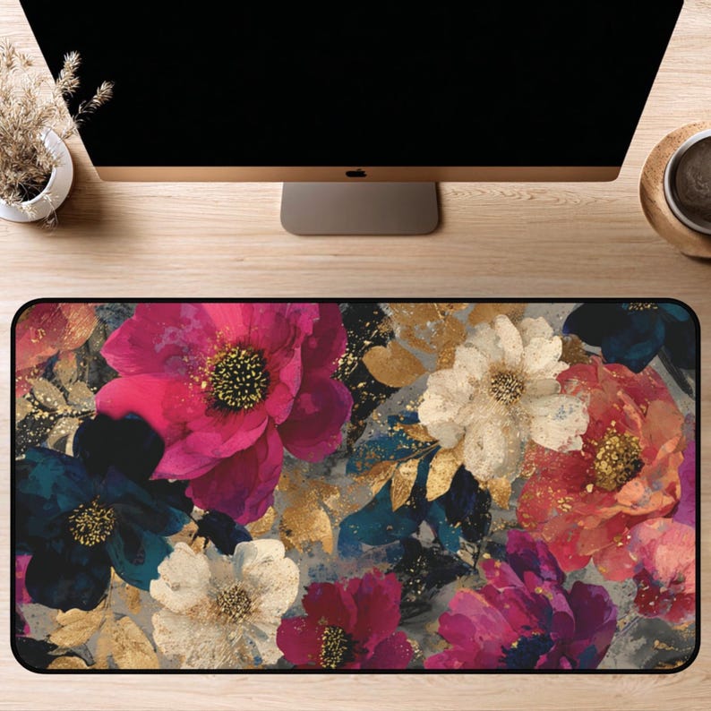 Blumen Schreibtischmatte, Blumen Schreibtischunterlage, Glam Mousepad, Pink & Gold Schreibtischunterlage, Bürodeko, College Wohnheim Dekor, Tastatur Matte, hübsche Schreibtischunterlage Bild 1