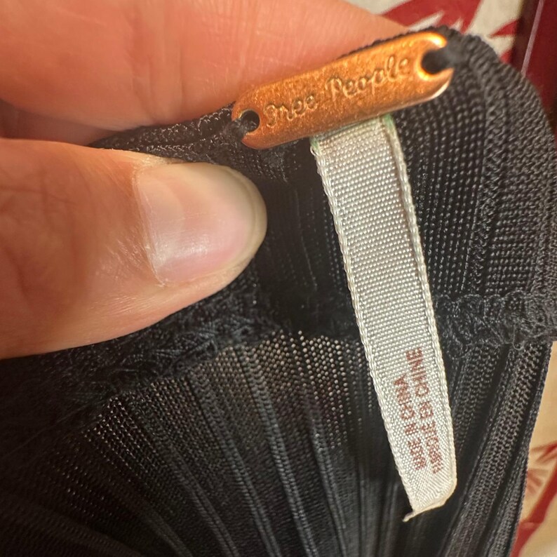 Free People Liten Svart Klänning Ribbad Stickad Twist Framtill Sidosprund Midi Storlek XS bild 8