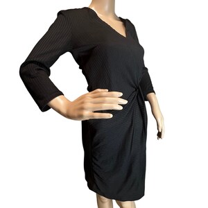 Free People Liten Svart Klänning Ribbad Stickad Twist Framtill Sidosprund Midi Storlek XS bild 4