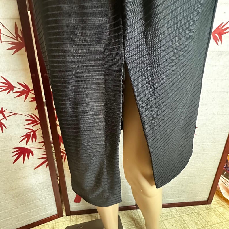 Free People Liten Svart Klänning Ribbad Stickad Twist Framtill Sidosprund Midi Storlek XS bild 6