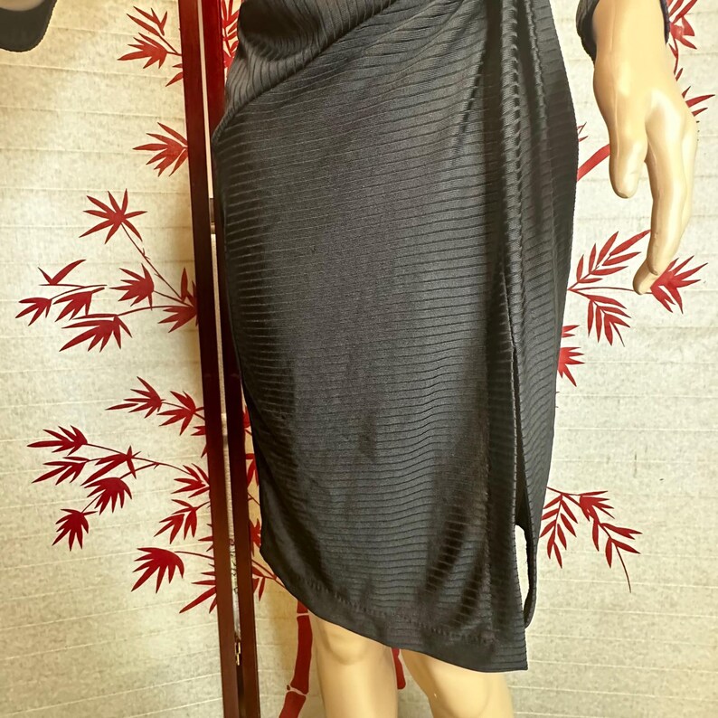 Free People Liten Svart Klänning Ribbad Stickad Twist Framtill Sidosprund Midi Storlek XS bild 3
