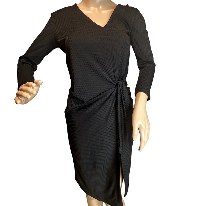 Free People Liten Svart Klänning Ribbad Stickad Twist Framtill Sidosprund Midi Storlek XS bild 1