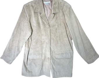 Chaqueta tipo blazer de ante y cuero Jessica Holbrook, color tostado neutro, talla 1X, color beige.
