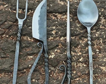 Ensemble de couverts médiévaux faits à la main personnalisés à moitié polonais, ensemble de cuisine, meilleur cadeau d'anniversaire et d'anniversaire, ensemble de chef 4 pièces, cadeau pour tout le monde