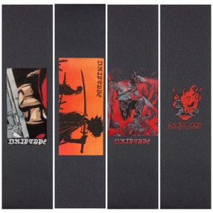 Puede incluir: Cuatro hojas de cinta de agarre para patineta con diferentes diseños gráficos. La primera hoja presenta un personaje rojo y negro con una espada. La segunda hoja presenta un personaje rojo y negro con una espada. La tercera hoja presenta un personaje rojo y negro con una espada. La cuarta hoja presenta un personaje rojo y negro con una espada. Todas las hojas tienen el texto "DRIP TAPE" impreso en ellas.