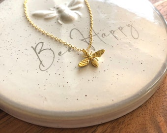 Gold Bee Necklace | Bee Charm Necklace | Queen Bee! 18K 925 Sterling Silver Necklace | Small Jewellery Gifts | Dainty Necklace / Jewellery