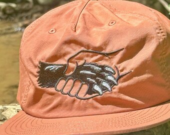 Gorro con diseño de saludo animal - Gorro para amantes de la vida silvestre - Gorro naturalista - Gorra de nailon del Consejo de Criaturas - Arcilla