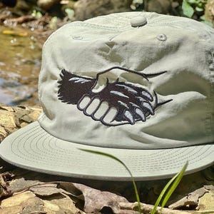 Gorro con estampado de animales - Gorro para amantes de la vida silvestre - Gorro naturalista - Gorra de nailon del Consejo de Criaturas, eucalipto imagen 1