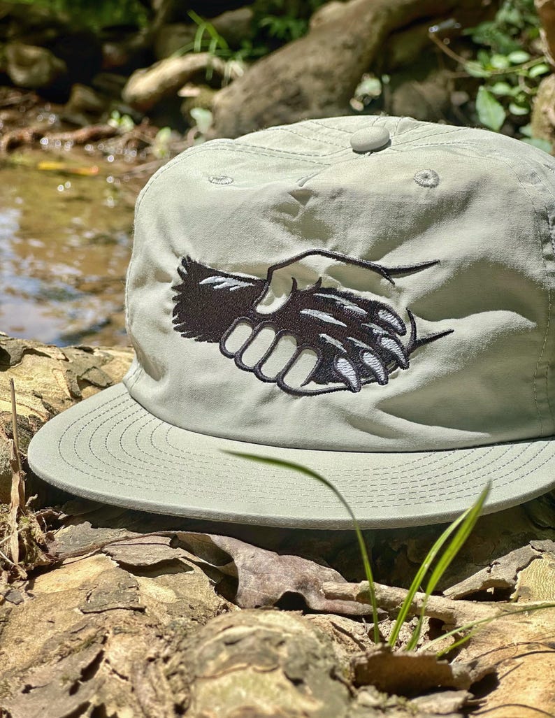 Gorro con estampado de animales - Gorro para amantes de la vida silvestre - Gorro naturalista - Gorra de nailon del Consejo de Criaturas, eucalipto imagen 1