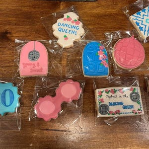 Themed Mama Mia cookies