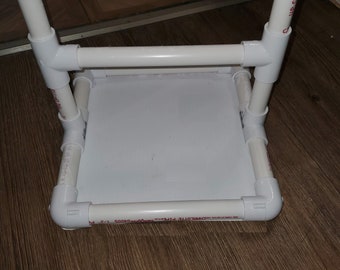 Suporte para papagaio com coletor de cocô