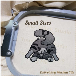 Mini Katze Stickerei - Peek-A-Boo Stickdatei , Mini Katze für Stickmaschine, 5 Größen (Breite: 5,5 - 10,5 cm) - Passend für 10x10cm Stickrahmen und mehr