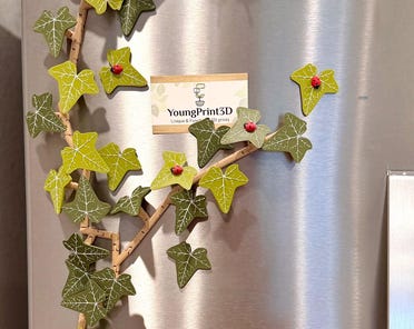 English Ivy Fridge Foliage Magnet Set: Articulating Vine