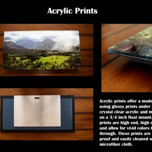 Może przedstawiać: Zbliżenie na zdjęcie krajobrazu wydrukowane na przezroczystym panelu akrylowym. Panel jest zamontowany na pływającym podkładzie o grubości 1,9 cm. Obraz przedstawia bujną zieloną dolinę z g&oacute;rami w tle. Tekst "Acrylic Prints" jest widoczny w g&oacute;rnej części obrazu.