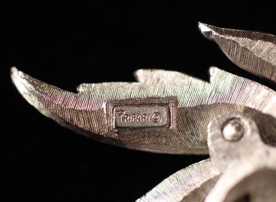 Vintage CROWN TRIFARI Spiral Etched Leaf Feather … - image 6