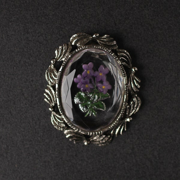 Vintage Clear Glass Intaglio Cameo Pendant Brooch with Grape Carving and Silver-Toned Border
