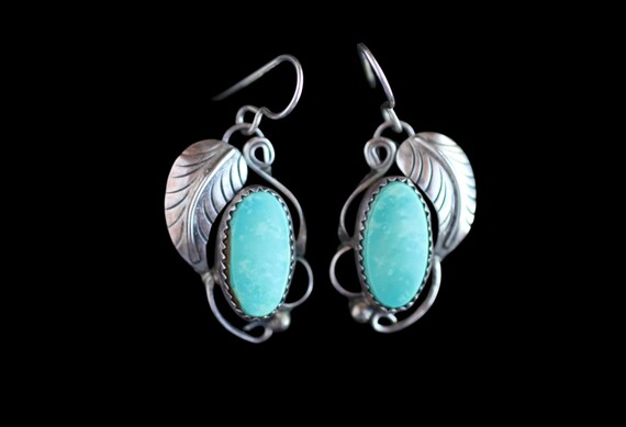 Swirling Leaves Vintage Native American Navajo Spiderweb Turquoise Sterling Silver Bracelet Old Swirling Leaves Vintage Native American Navajo Spiderweb Turquoise Sterling Silver Bracelet Old