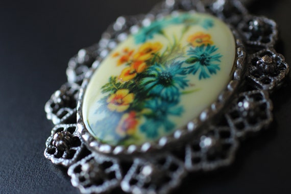 Vintage Flower Cameo Long Necklace with Filigree … - image 2