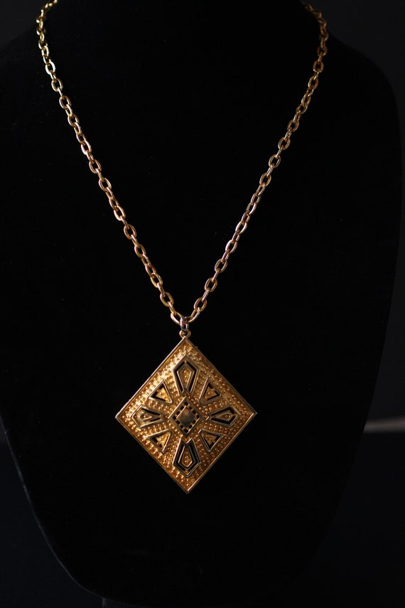 Vintage Lisner Large Statement Gold Toned Pendant 