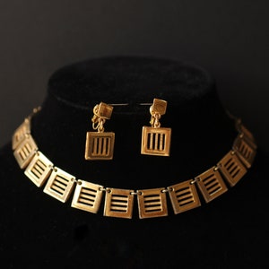 Vintage - TRIFARI / CROWN TRIFARI Gold Link Choker Necklace Vintage - TRIFARI / CROWN TRIFARI Gold Link Choker Necklace