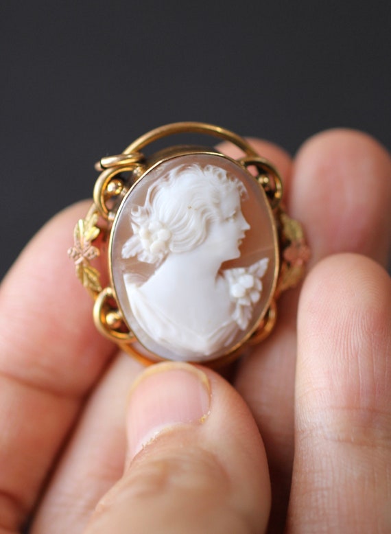 Vintage Right Facing Shell Cameo with Black Hills… - image 10