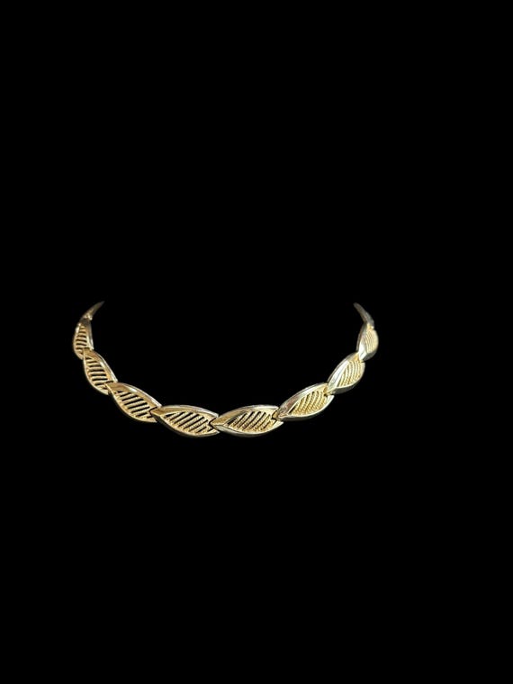 Vintage Crown Trifari Gold Tone Choker Necklace - Linked  display picture 1