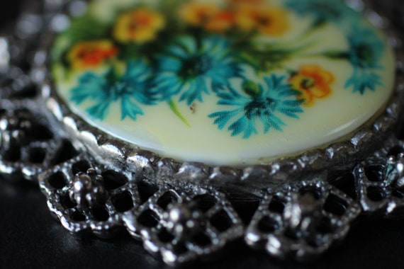 Vintage Flower Cameo Long Necklace with Filigree … - image 4