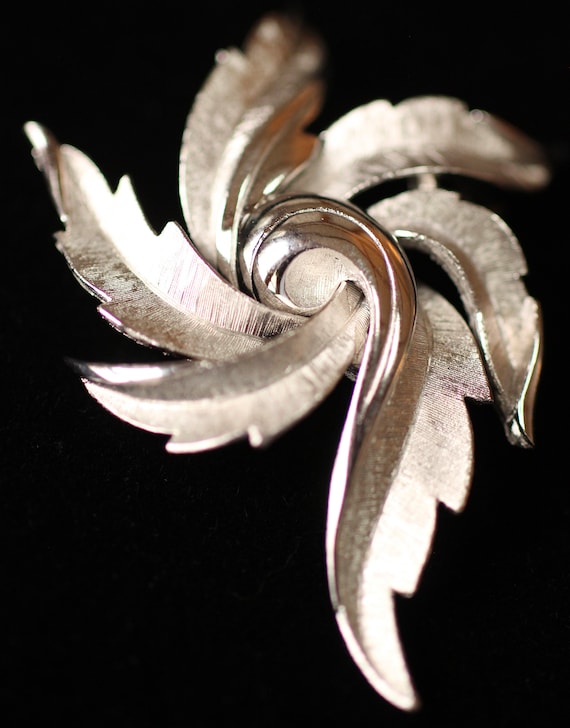 Vintage CROWN TRIFARI Spiral Etched Leaf Feather … - image 3