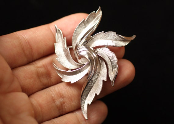 Vintage CROWN TRIFARI Spiral Etched Leaf Feather … - image 7
