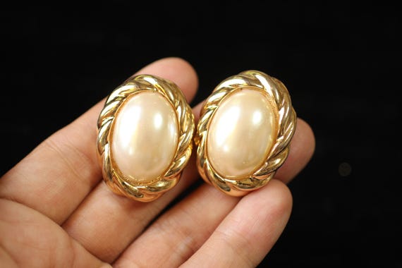 Vintage 80s Givenchy Clip On Earrings: Chunky Fau… - image 5