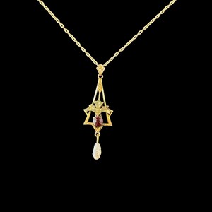 Colar antigo Art Déco com pingente de pérola de pasta rubi e banho de ouro, 38 cm (15 polegadas).