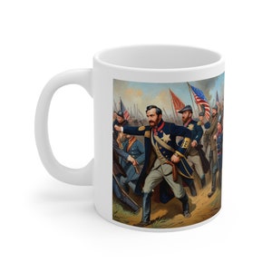 Peut inclure: Une tasse en céramique blanche avec une illustration colorée d'un chef militaire en uniforme bleu avec une étoile dorée sur la poitrine, menant un groupe de soldats dans une scène de bataille. Le chef tient une épée et a une expression déterminée sur son visage.