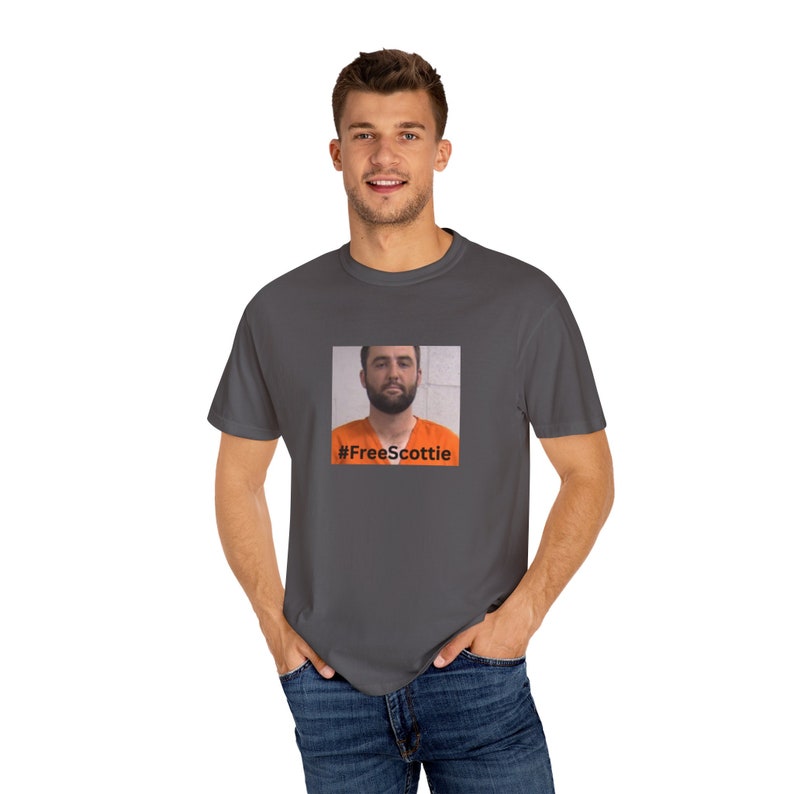 Stückgefärbtes Unisex-T-Shirt. KOSTENLOSES SCOTTIE-HEMD Bild 3