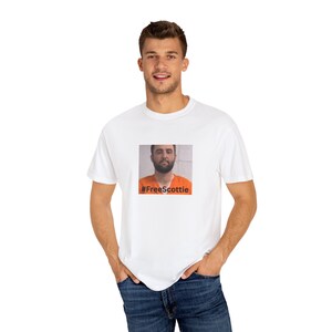 Stückgefärbtes Unisex-T-Shirt. KOSTENLOSES SCOTTIE-HEMD Bild 2