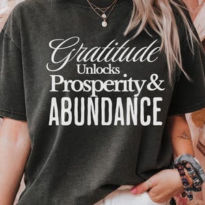 Gratitude Unisex T-Shirt: Motivational Positive Vibes Apparel