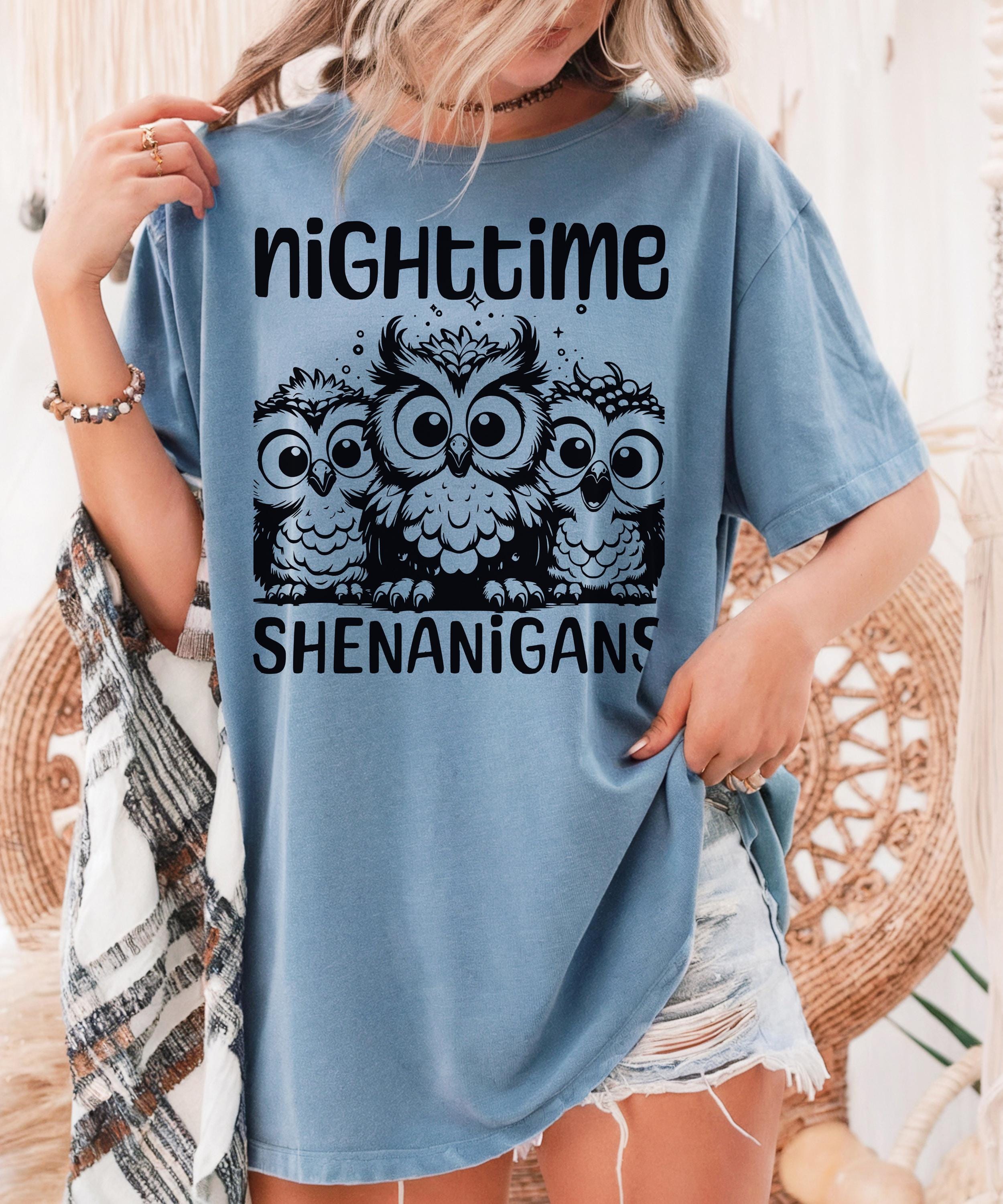 T-shirt Quirky Nighttime Shenanigans Maglietta di gruppo